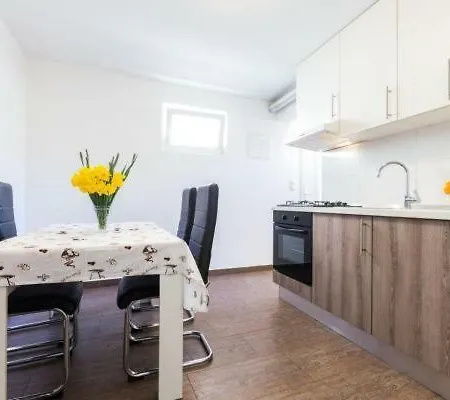 Tara's Place זאדאר
