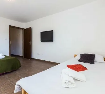 Tara's Place בית הארחה 3*